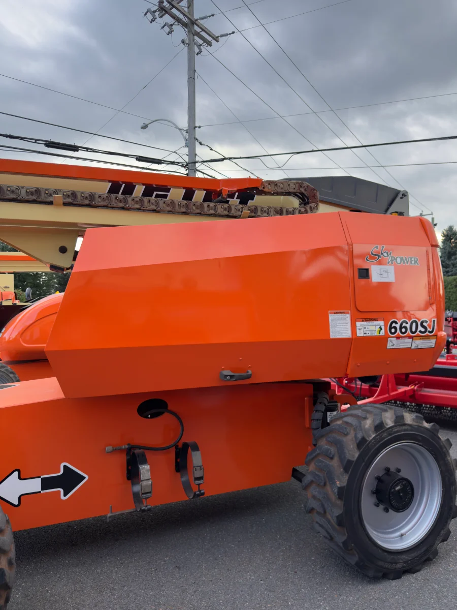 2014 JLG JLG 660SJ 4WD Dual Fuel Telescopic Boom Lift — Refurbished | Granby, QC, Canada