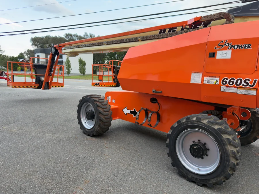 2014 JLG JLG 660SJ 4WD Dual Fuel Telescopic Boom Lift — Refurbished | VIP Equipments, Granby, QC