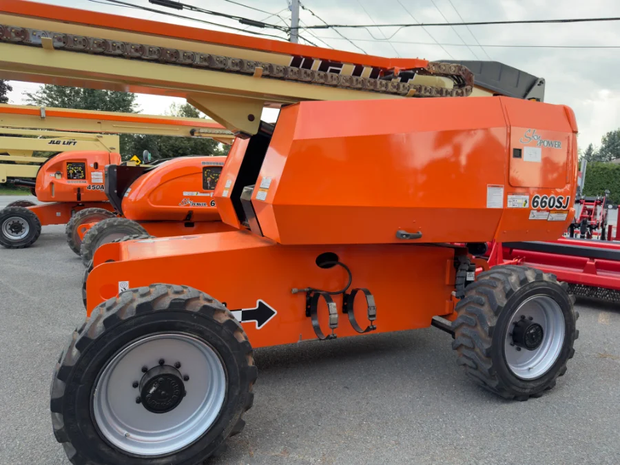 2014 JLG JLG 660SJ 4WD Dual Fuel Telescopic Boom Lift — Refurbished | Granby, QC, Canada