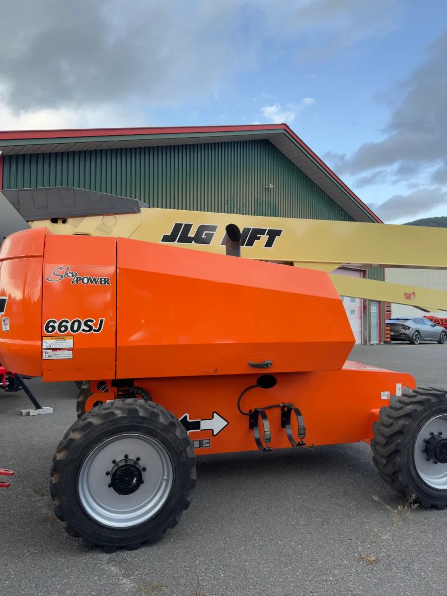 2014 JLG JLG 660SJ 4WD Dual Fuel Telescopic Boom Lift — Refurbished | Granby, QC, Canada