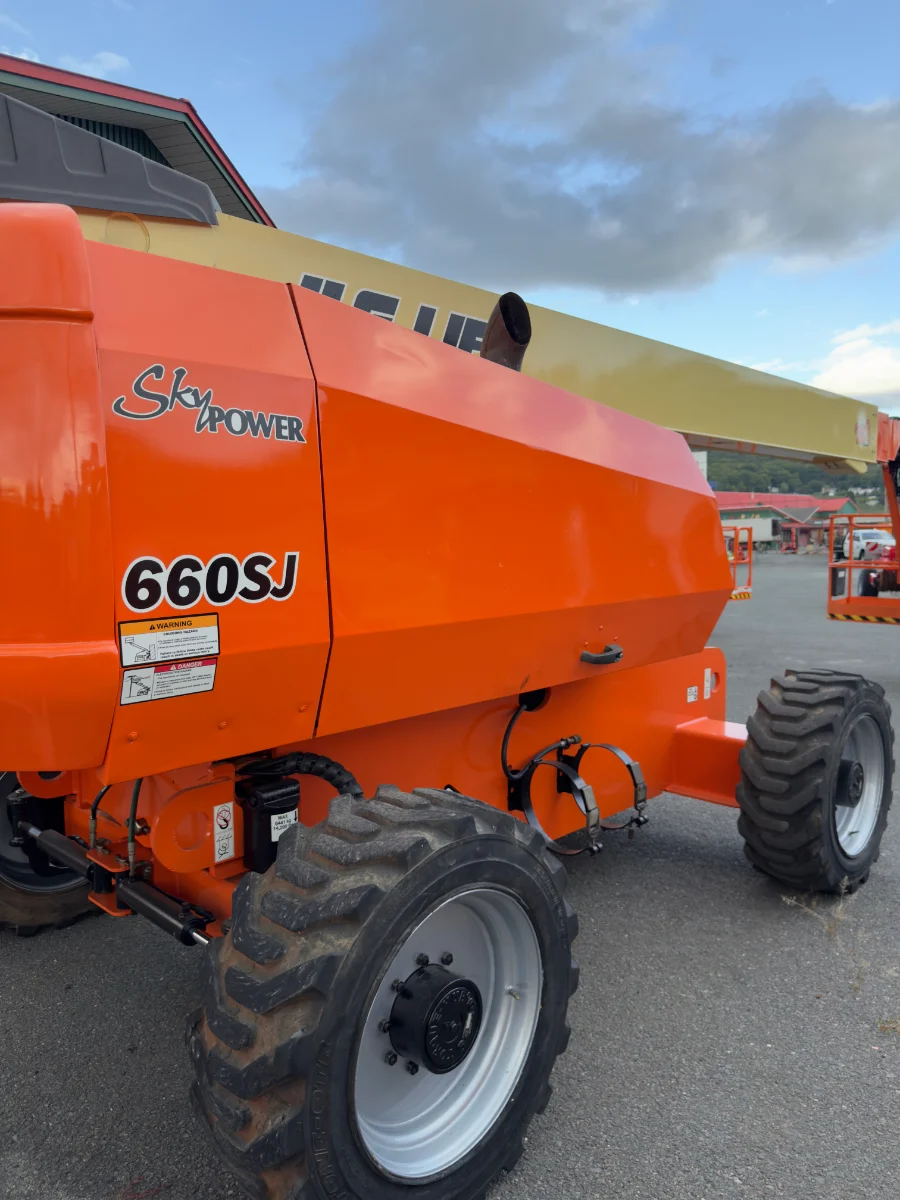 2014 JLG JLG 660SJ 4WD Dual Fuel Telescopic Boom Lift — Refurbished | Granby, QC, Canada
