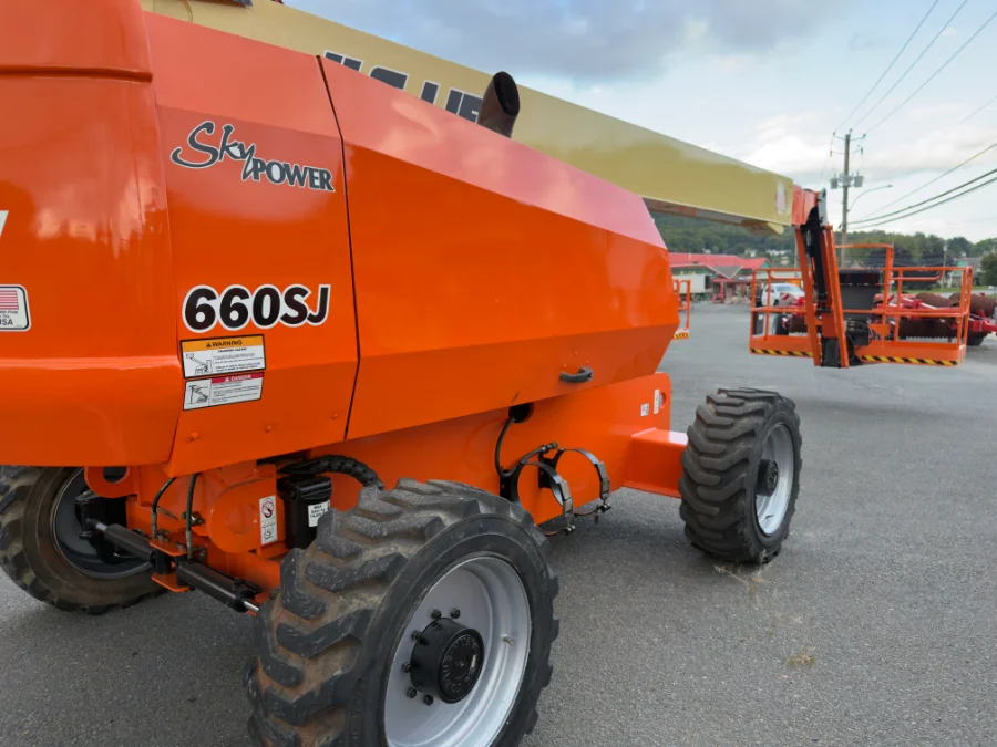 2014 JLG JLG 660SJ 4WD Dual Fuel Telescopic Boom Lift — Refurbished | Granby, QC, Canada