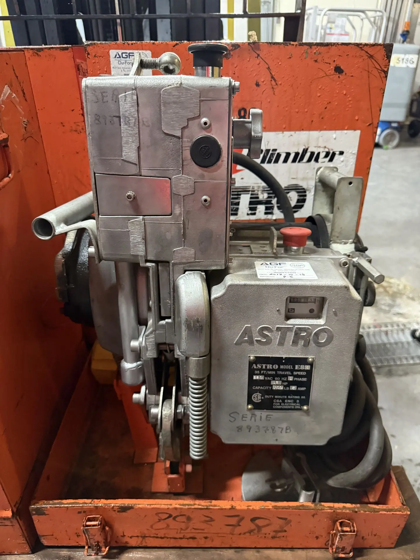 Power Climber Treuil à câble métallique Power Climber 1,5 HP 220 V 1 PH — Used | Granby, QC, Canada
