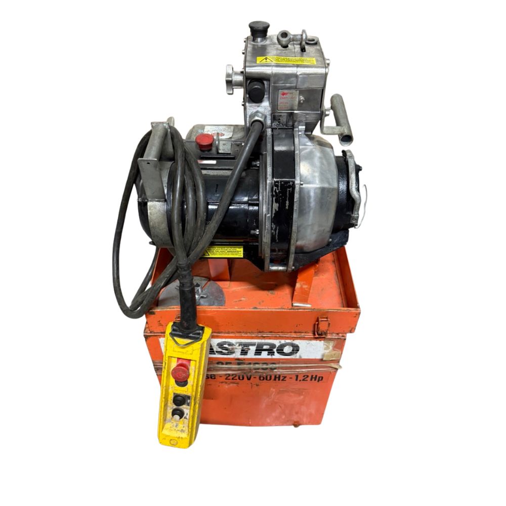 Power Climber Treuil à câble métallique Power Climber 1,5 HP 220 V 1 PH — Used | Granby, QC, Canada