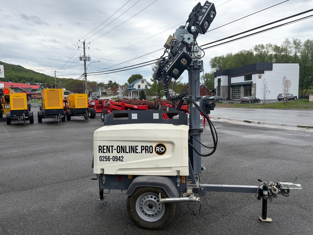 CAT telehandler - 1 of 30.jpeg