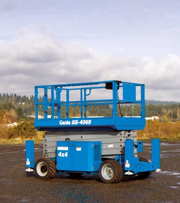 2014 Genie Genie GS-4069RT Dual Fuel Scissor Lift — Refurbished | Granby, QC, Canada